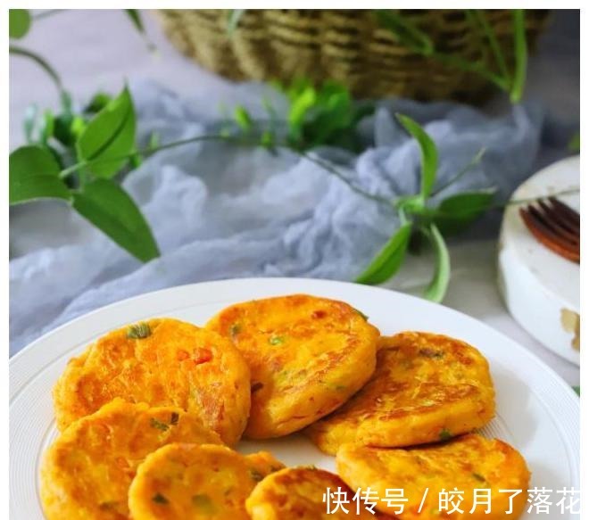 夏天|夏天红薯别烤着吃了,试试这做法,鲜美香软可口,连吃三个才过瘾!
