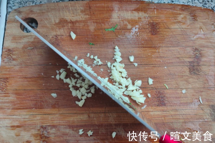 皮蛋|2元一斤的“天然下火菜”，夏天遇到要多吃，5分钟轻松搞定