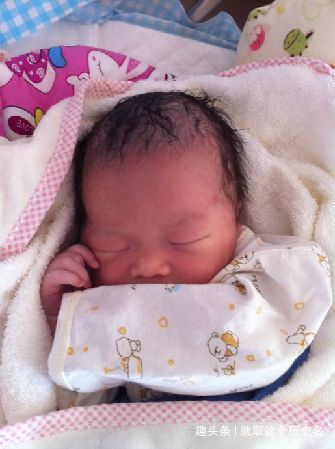 丈夫|孩子出生一周后,父母发现竟长出尾巴,医生检查后,父母愤怒报案