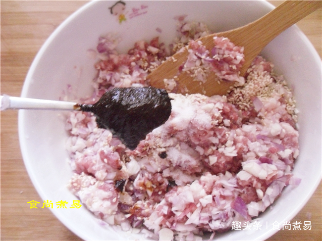 此款馅饼超简单，不用酵母，不用烫面，香软有嚼劲，百吃不腻