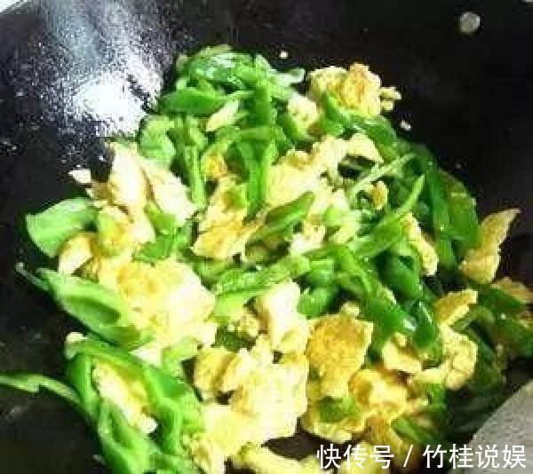 青椒鸡蛋|辣椒炒鸡蛋，先炒鸡蛋还是先炒辣椒如此做法，脆辣爽口！