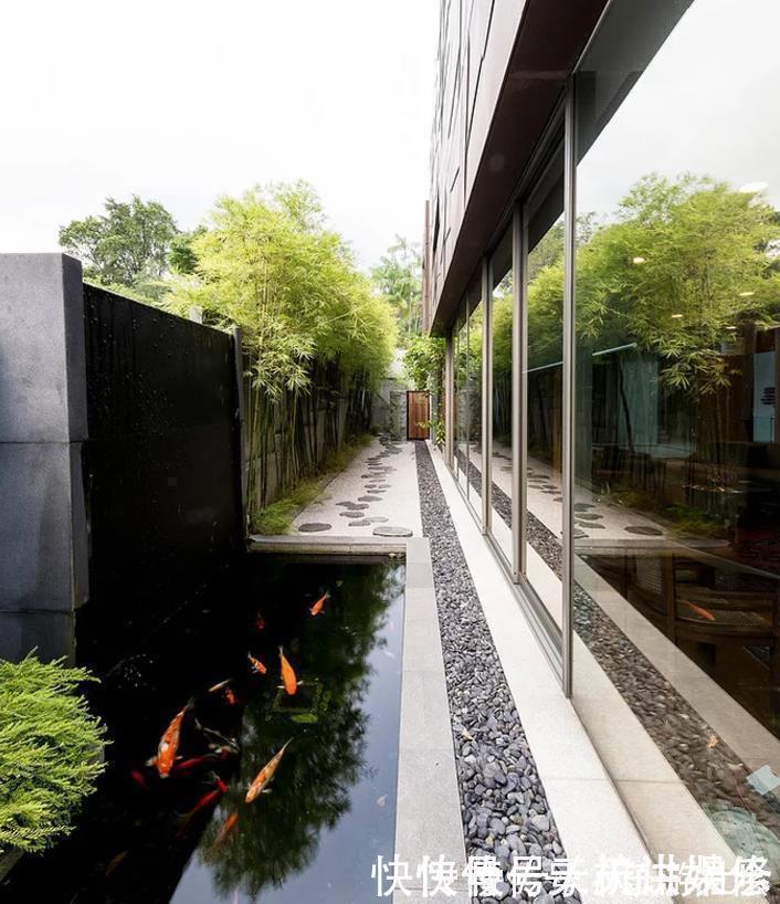 混凝土|水泥板搭配鹅卵石铺院子,简直太美了,我要有院子就这么铺