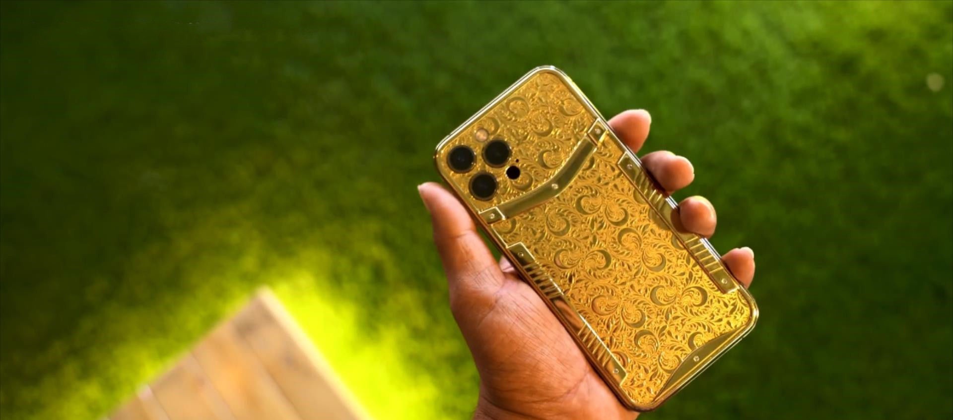 iphone|售价25万元的iPhone12Pro开箱：黄金和钻石打造，全球仅99部