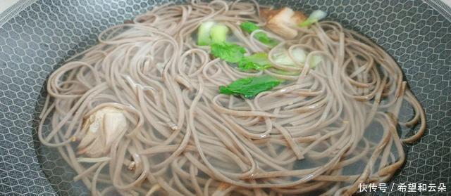 营养|油肉油菜荞麦面有肉香的加持,面香更浓