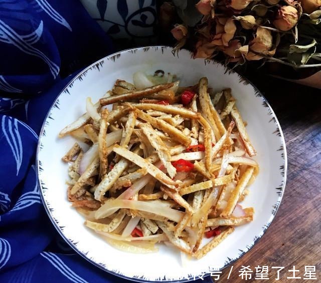 油豆腐|油豆腐丝拌洋葱,家常小菜,爽口又开胃!