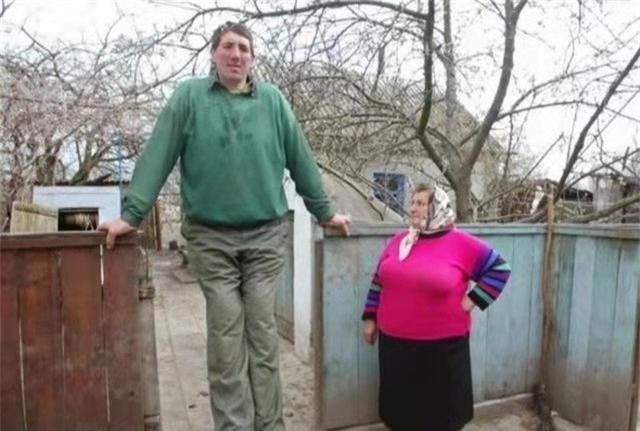 身高|雷纳尔:前半生是1米22的侏儒,后半生是2米16的巨人,他经历了啥