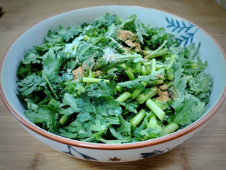 玉米面|冬季,这碱性蔬菜要多吃,改善失眠还润肺,做成蒸菜特别好吃!