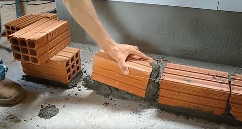 l型|厨房没装橱柜前,先用空心砖砌一个L型底座,没想到效果这么好!