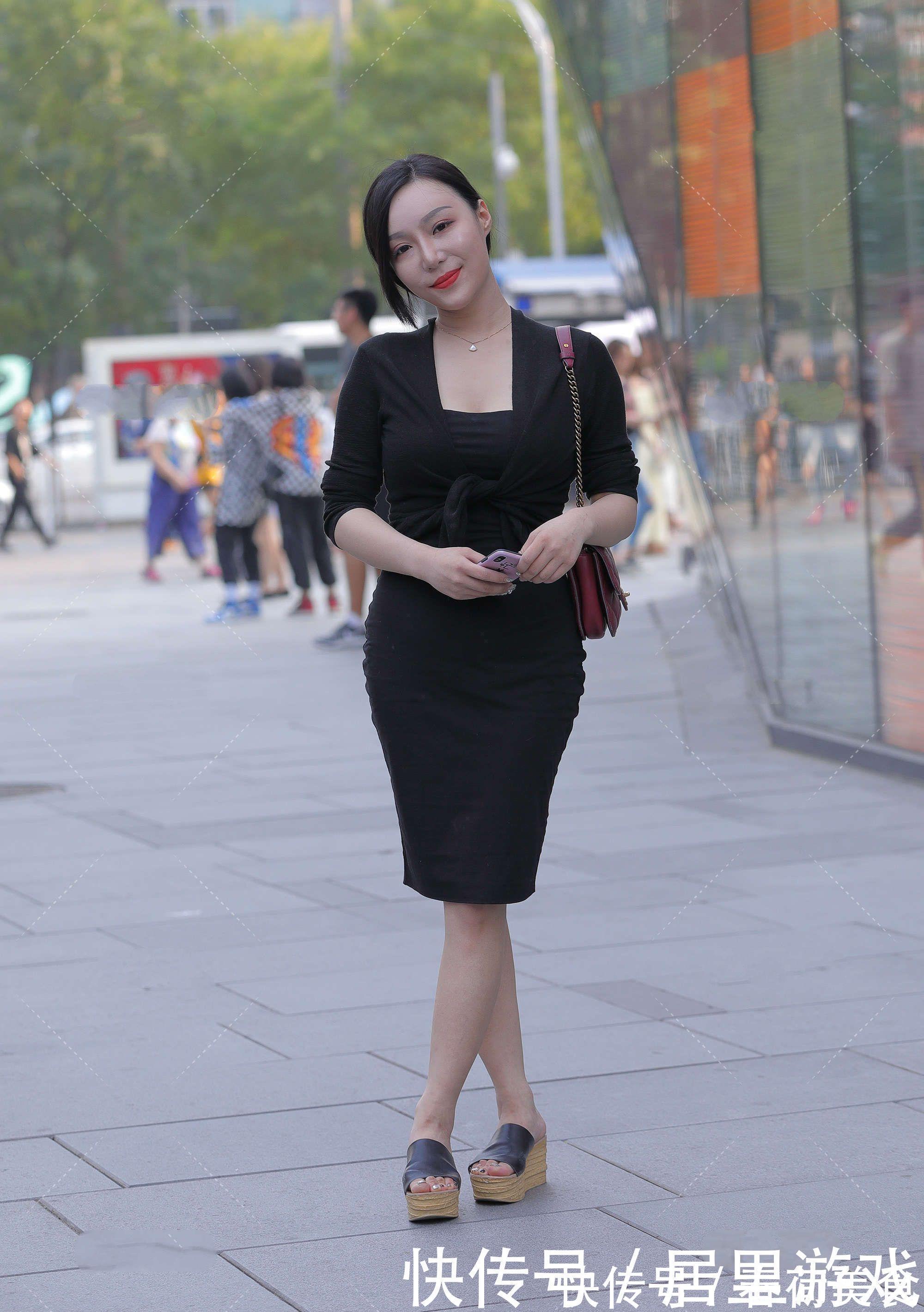 黑色|不知道穿什么衣服显成熟？黑色连衣裙凸显成熟稳重