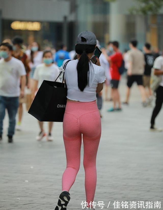 鲨鱼裤 低调洋气的鲨鱼裤穿搭展现随意的姿态，带来别样的风情，看着难受！