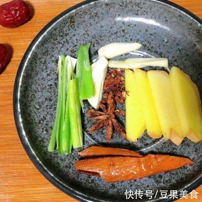 周末这样吃，干煸肥肠开启元气满满的一天