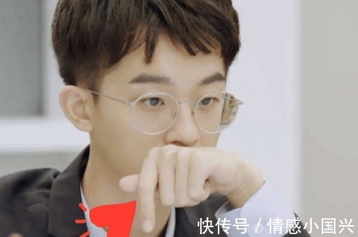 西装|它集合了红圈所的title,笔挺的西装,漂亮的面孔和高大上的工作