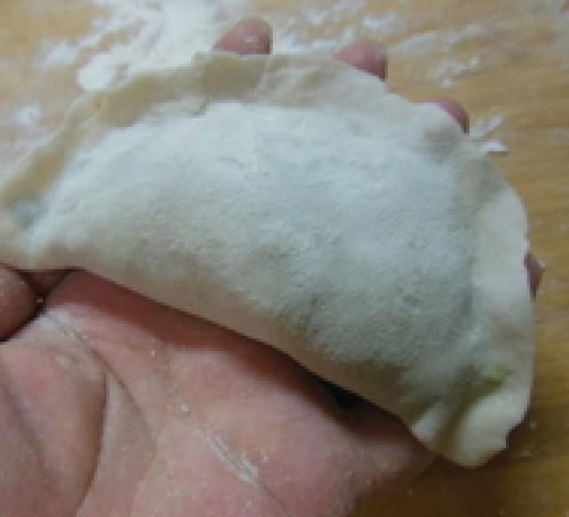 无油三鲜韭菜盒,皮薄馅大,配上一碗粥,早餐吃着超满足