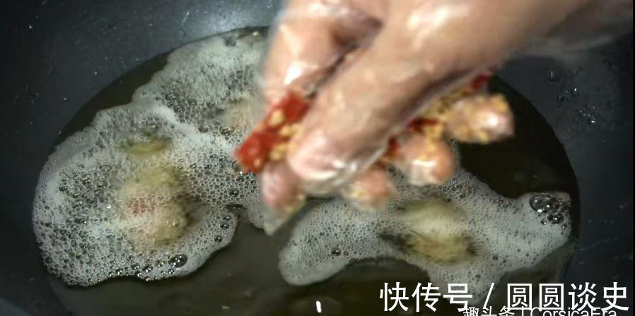 超市15元一斤的辣椒酥，教你在家做，能当零食能下酒，又香又脆