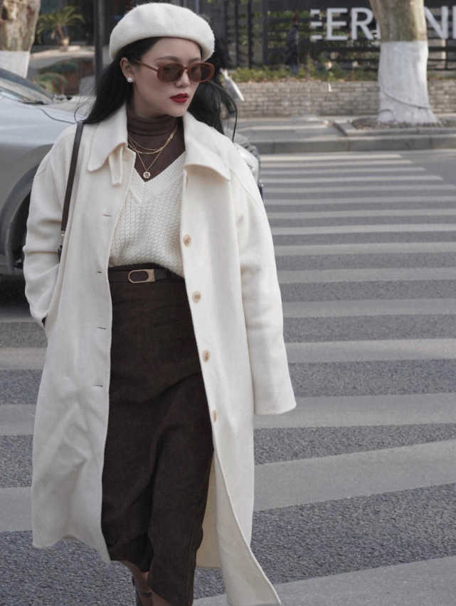 针织毛衣|秋冬的第一件大衣,搭配针织毛衣和半身裙温暖又时髦,漂亮大气!