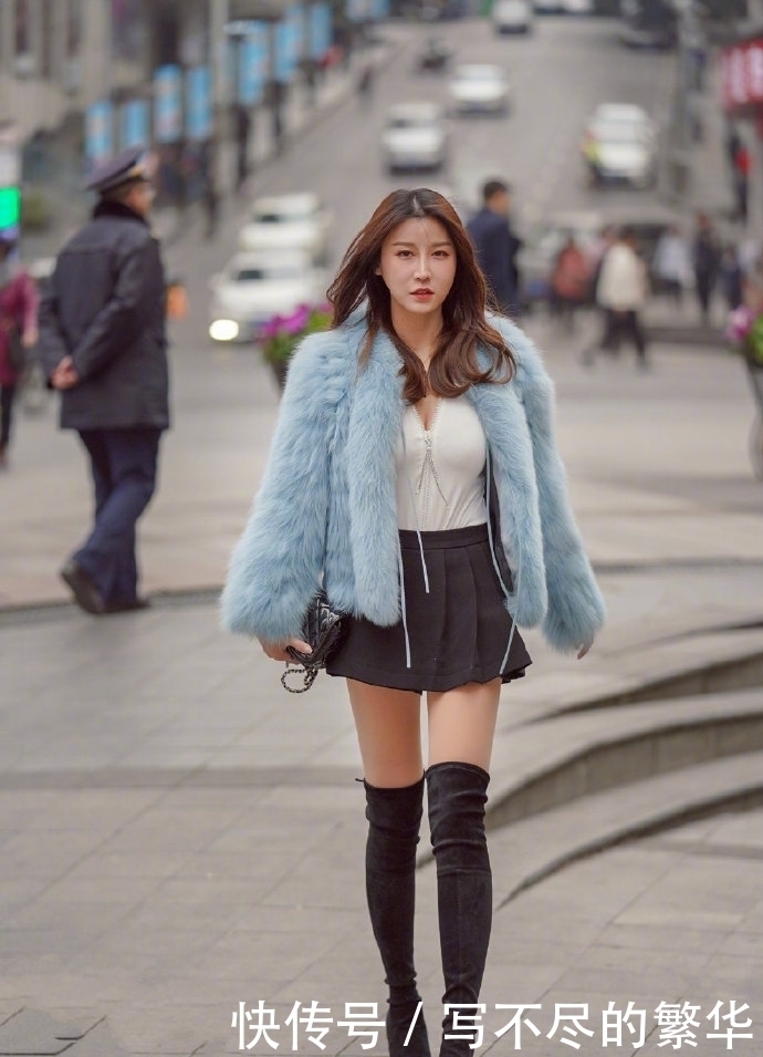 好看|街拍:冬季穿上这几款好看又暖意满满的穿搭,谁还不是个仙女呢!