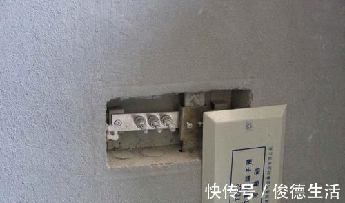 卫生间|卫生间有个能保命的小盒子,很多业主却不知道,白白让工人砸掉了