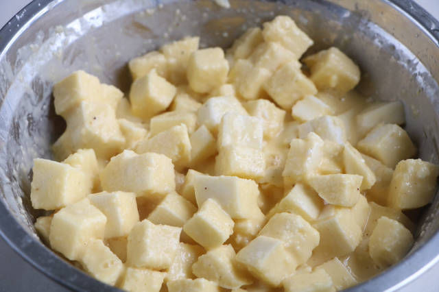 剩馒头别蒸着吃了,5分钟做成早餐,比肉还好吃,每次一锅吃精光