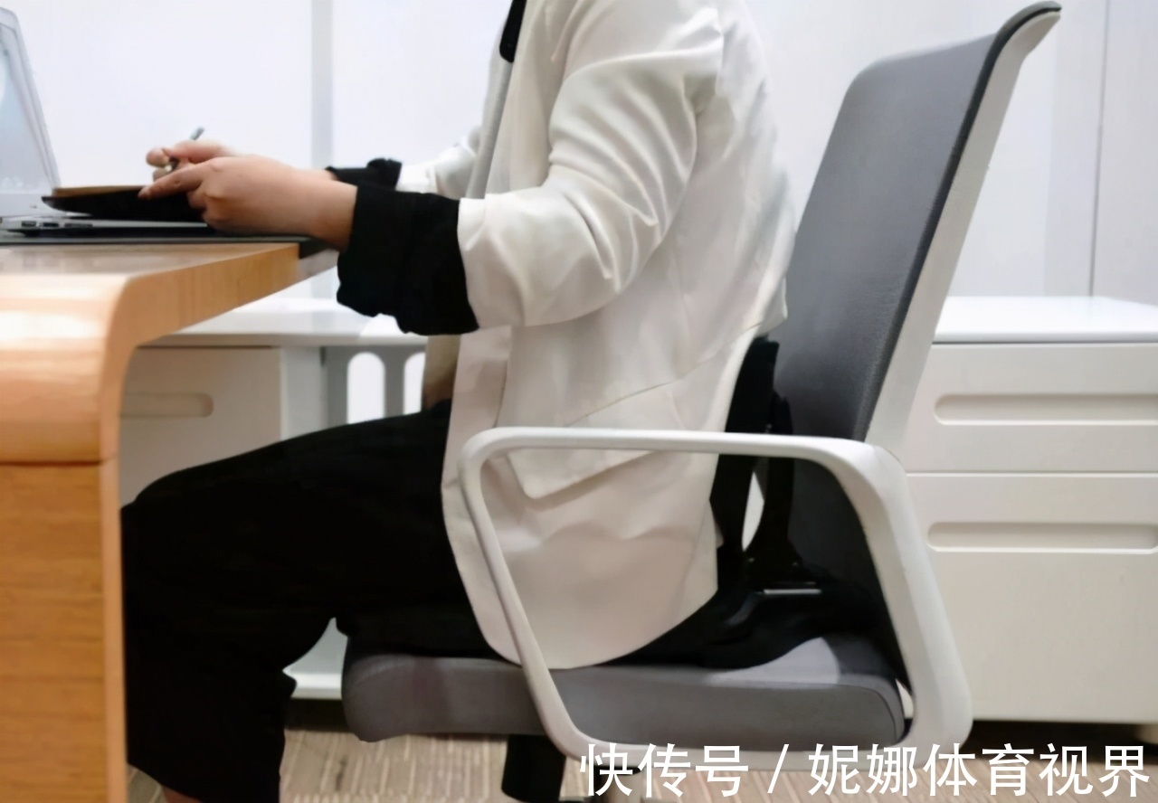 日常生活中|人老腿先知，这5种习惯对膝关节伤害很大，小心膝盖都要磨没了