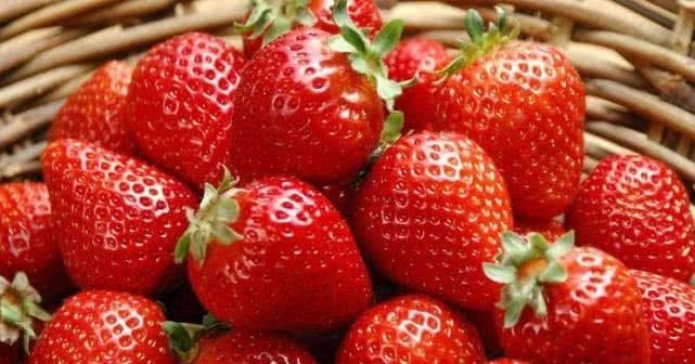 早衰|女人不愿早衰,常吃“水果皇后”,清肝排毒、延缓衰老,气色也好