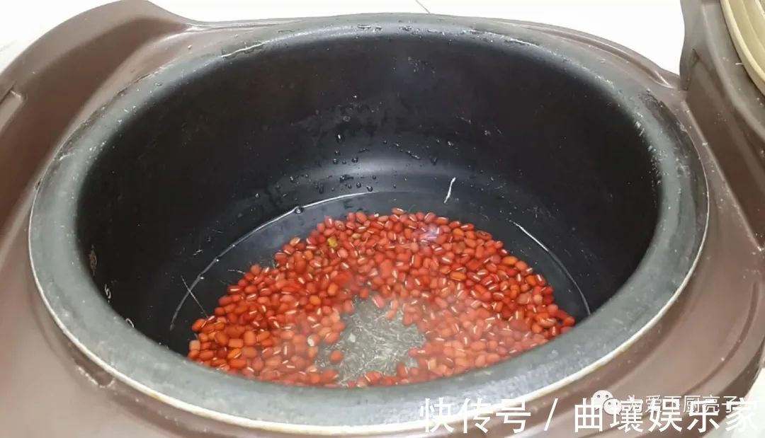 红豆发面饼|红豆饼又吃新吃法，不蒸不烤不油炸，松软又香甜，孩子爱吃不挑食