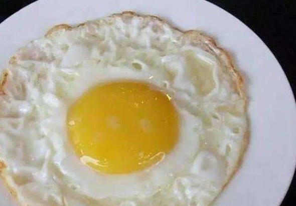 煎鸡蛋，直接下锅就错了！多做一步，煎好圆润鲜嫩，不粘锅不会糊