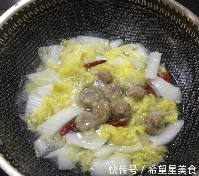 白菜粉丝丸子汤!
