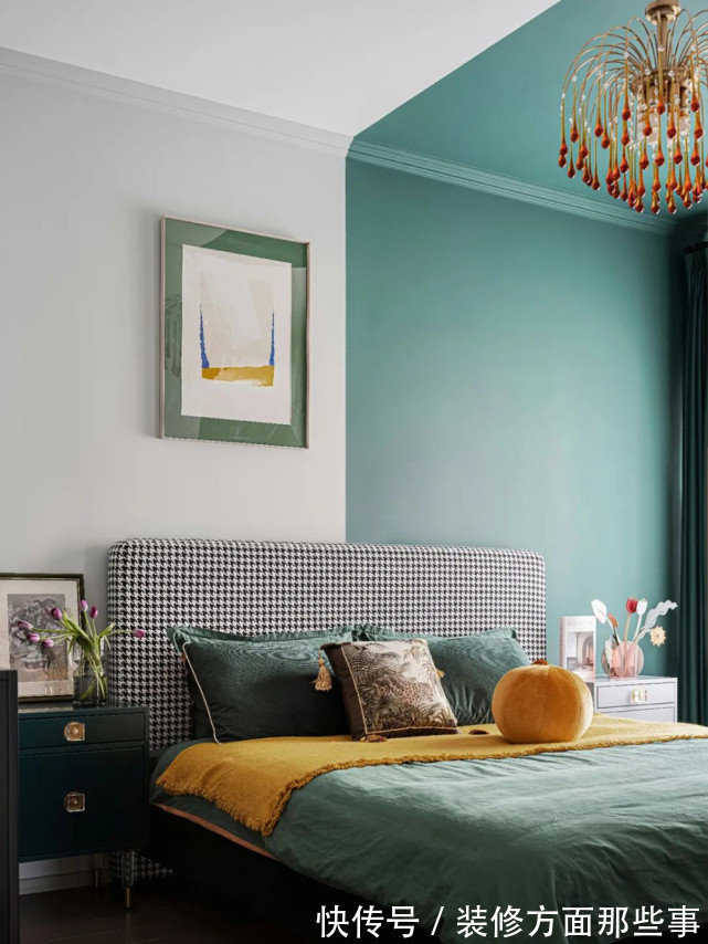 衣帽间|135平现代风四居室，复古绿与暖灰拼接墙面更加灵动有趣