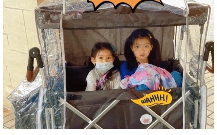 面對鏡頭|9歲的阿拉蕾曬近照，與妹妹同框合影好可愛，姐妹倆像共用一張臉