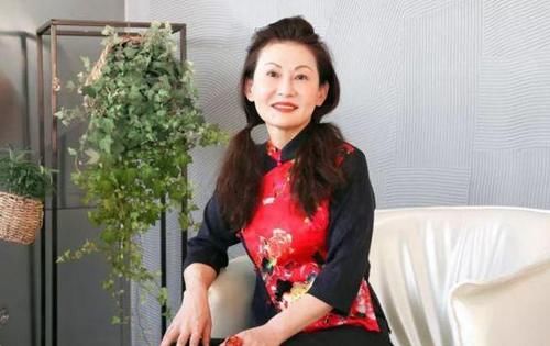 她靠这一生意“掏空”女性钱包，赚走449亿，你交“智商税”了吗