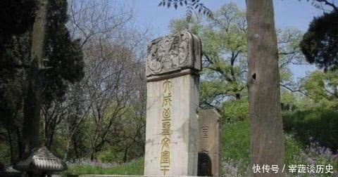 康熙|康熙不愿跪孔子,大臣用布遮住了1个字,结果康熙立马乖乖跪下