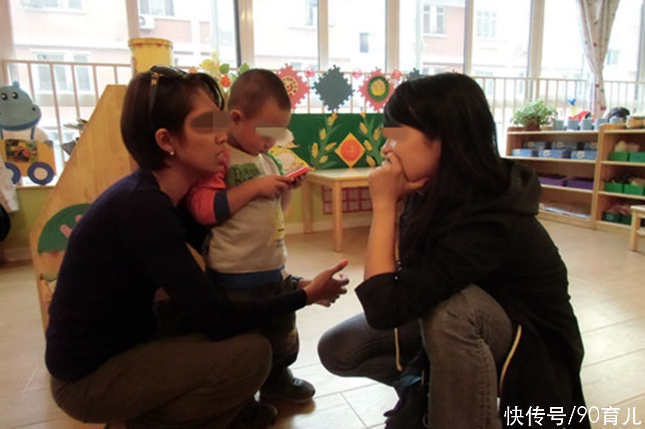 攀比|女儿在幼儿园被孤立,家长去“讨说法”,园方:穿这样谁敢跟她玩
