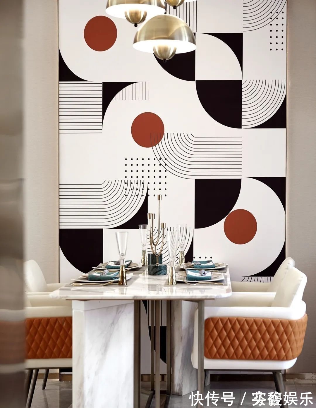 端庄|130㎡现代轻奢,大理石与金属质感,加上橙色的软装,华丽高档