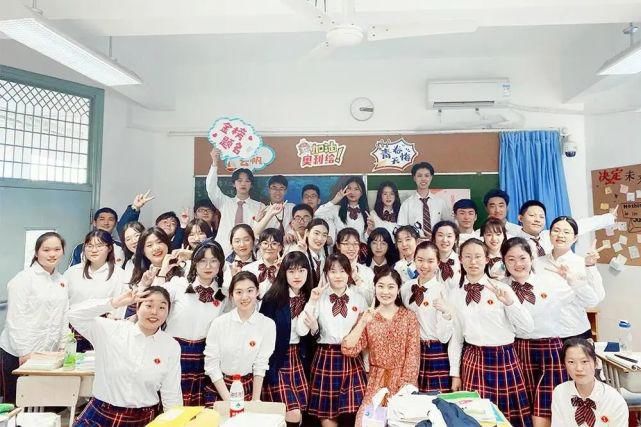 创意|恰同学少年！沪16区幼儿园、中小学创意毕业照来了