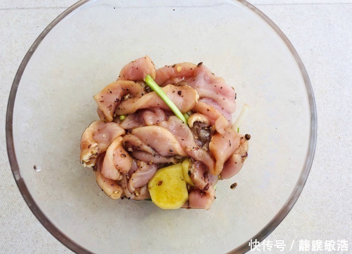 猪肉|炸酥肉,用淀粉还是面粉?用它挂浆效果最好!金黄酥脆,放凉不软