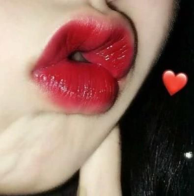 青春期女生想变“薄嘴唇”,这3恶习趁早改,否则早晚变“火锅唇”