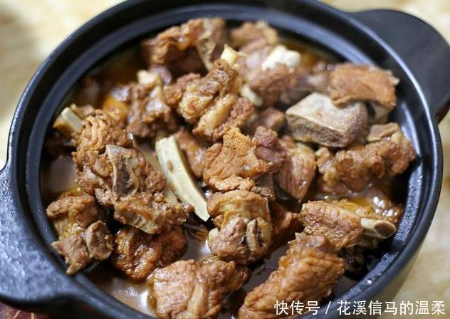 2021年的家庭聚会第一餐,有荤有素搭配均衡,一家人吃得开心满足