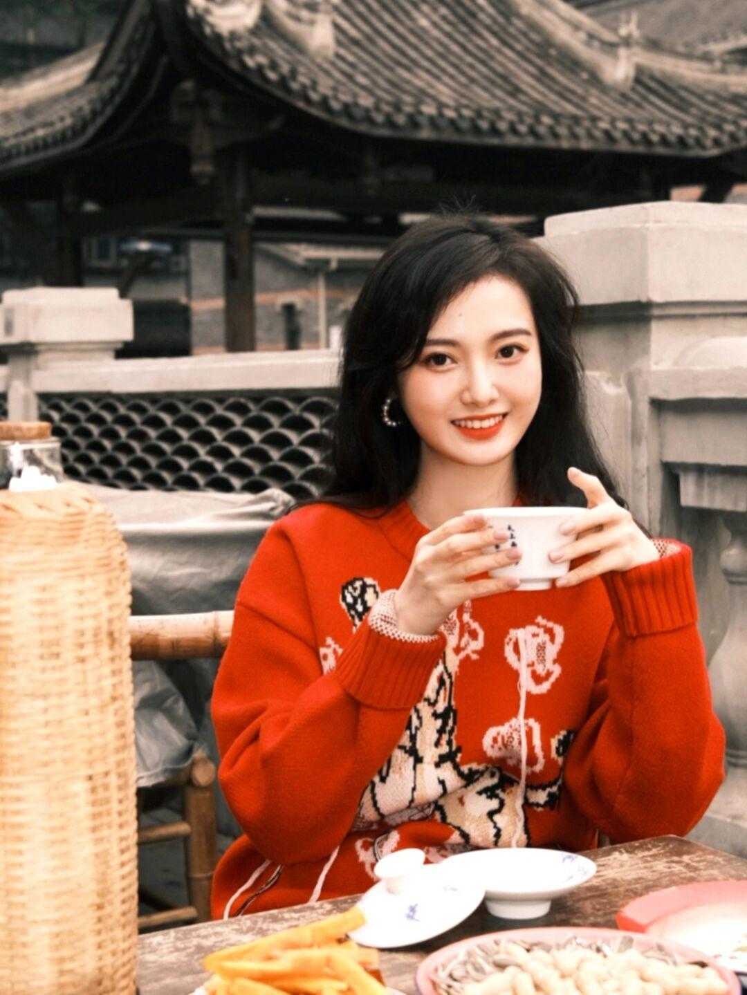 小老虎|冬天穿衣一定要有氛围感!选择这几款“小老虎”单品,可爱又减龄