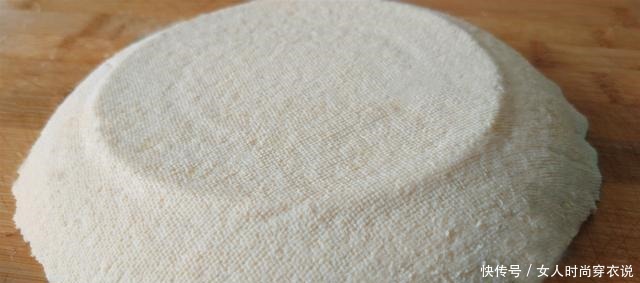 教你在家自制豆腐,一把黄豆就能做,不用石膏和卤水,健康又卫生