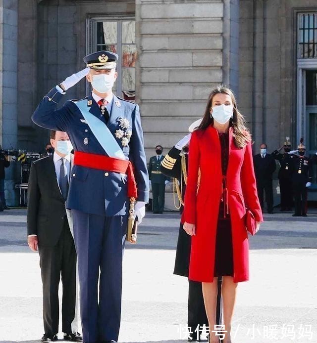 姐妹花|这朵西班牙姐妹花很少见,劳拉的蓝色连衣裙和她姐姐一样高