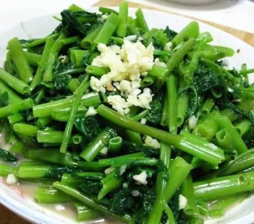 女性到了中年常吃四种食物,值得每天吃一些,排毒消脂,延缓肌肤