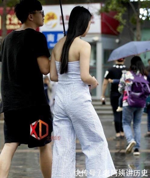 街拍|路人街拍：这样的休闲套装，很显好身材