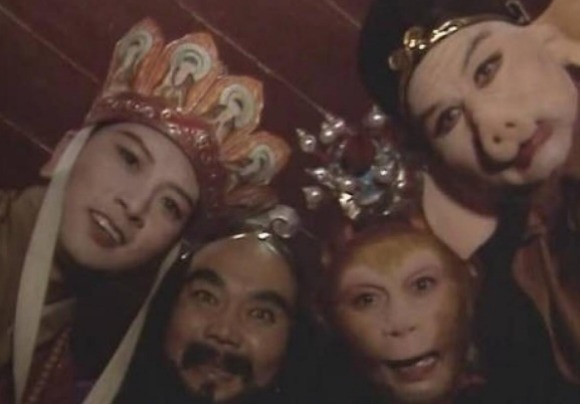 泰国$他是唯一把“如来佛”演活的人,去泰国旅游,发现佛画上是自己