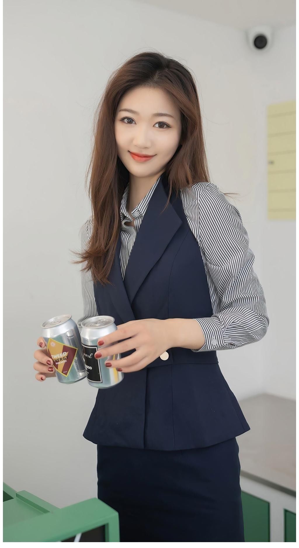 穿搭|美女OL穿搭：藏蓝色包臀裙搭高跟鞋+肉丝袜，丰韵婷婷，女人味十足