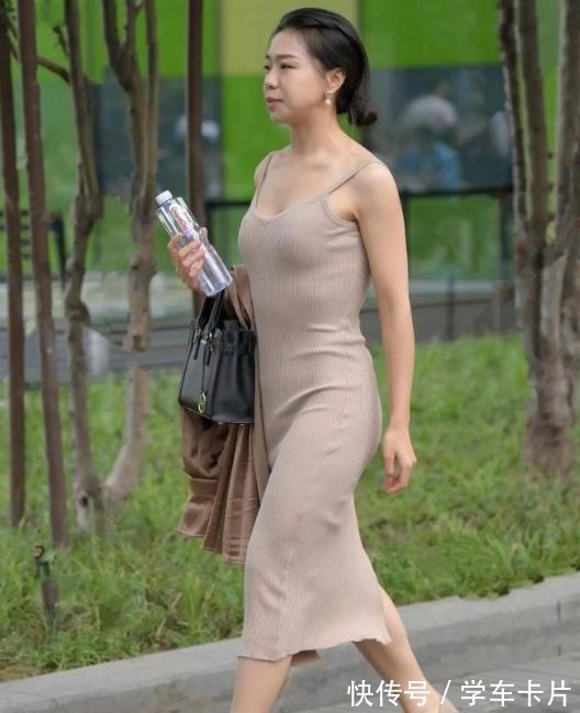 针织连衣裙 “腿粗胯大”怎么办没有合理的穿搭,只会“埋没”曼妙身姿!