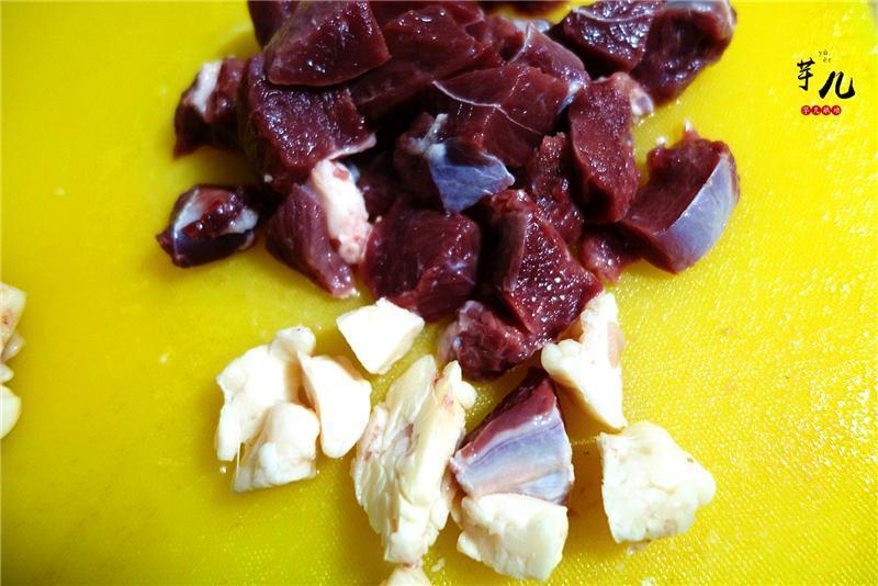 想吃羊肉串教你在家自己烤,做法简单,软嫩多汁,美味又健康