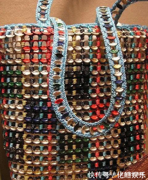 在易拉罐拉环上编织，钩成的包包耐看耐用！DIY变废为宝附教程