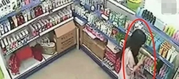 好孩子|6岁女孩逛超市,衣服鼓囊被怀疑偷东西,店员检查后忍不住落泪