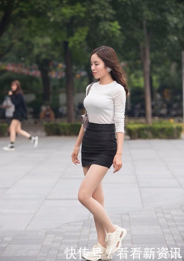 魅力|连衣裙的穿着简约又衬托魅力,显得自然而随意