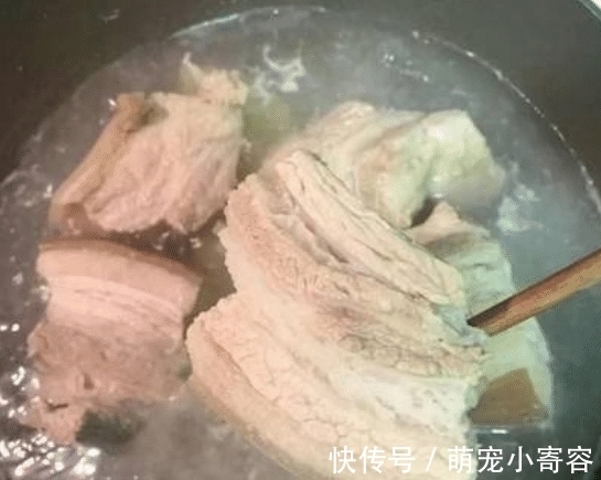 煮肉时的浮沫，是精华还是脏东西？多数人不知道，难怪汤不好喝！